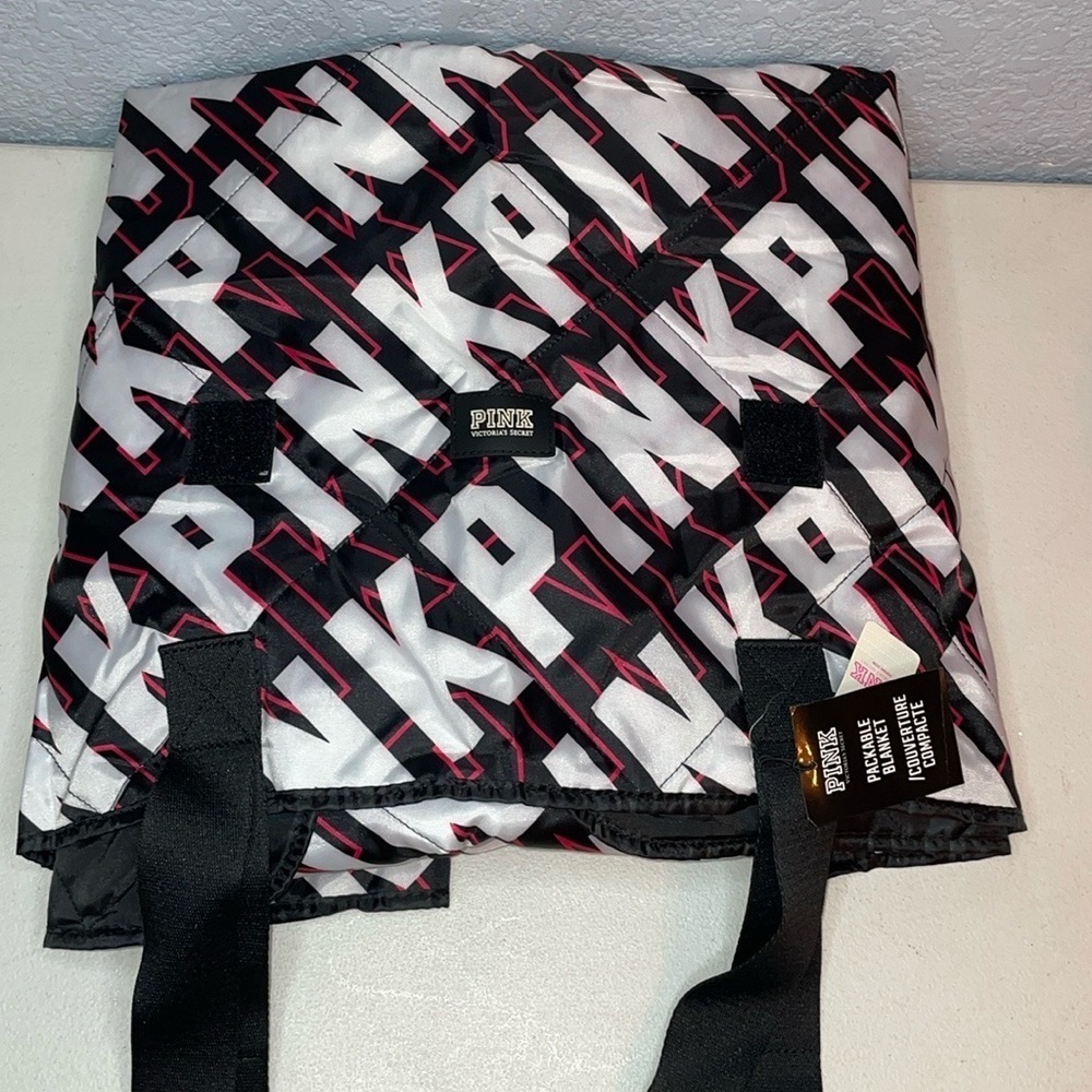 Victoria Secret Blanket VS Pink Packable Blanket Travel Blanket 🆕️ VS Blanket